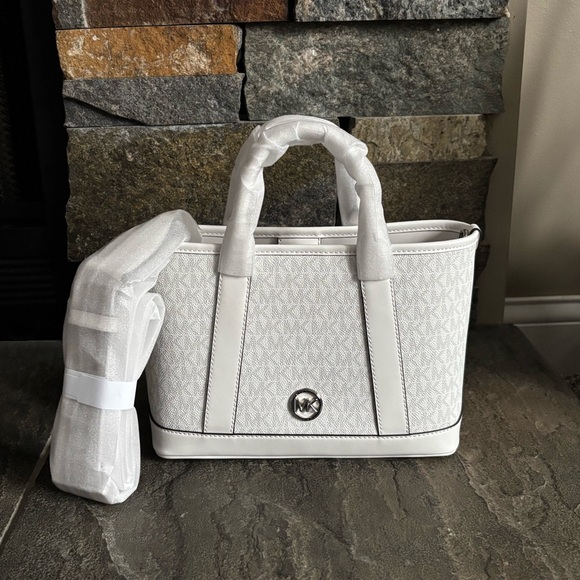 NWT Michael Kors Luisa Small Satchel - Picture 4 of 14